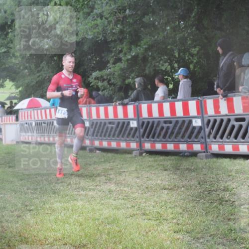 21.06.2025 - 27. Vierlanden-Triathlon KatJ http://msf.ph/oto/8035436 15.06.2025 13:51:29 Ziel 1119 meine-sportfotos.de