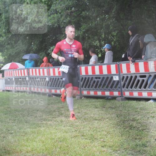 21.06.2025 - 27. Vierlanden-Triathlon KatJ http://msf.ph/oto/8035448 15.06.2025 13:51:29 Ziel 1119 meine-sportfotos.de