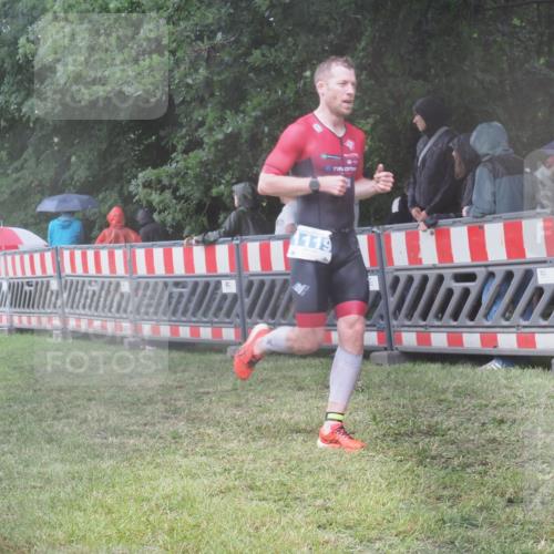 21.06.2025 - 27. Vierlanden-Triathlon KatJ http://msf.ph/oto/8035461 15.06.2025 13:51:30 Ziel 1119 meine-sportfotos.de