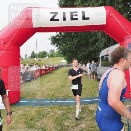 21.06.2025 - 27. Vierlanden-Triathlon MichiJ http://msf.ph/oto/8035467 15.06.2026 13:00:08 Ziel 661 meine-sportfotos.de