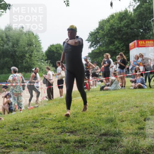 15.06.2025 - 27. Vierlanden-Triathlon KatJ http://msf.ph/oto/8035473 15.06.2025 11:20:13 Schwimmen 806, 889, 930, 932, 940, 976 meine-sportfotos.de
