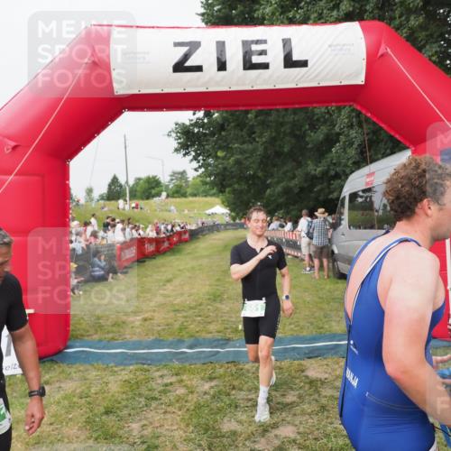 21.06.2025 - 27. Vierlanden-Triathlon MichiJ http://msf.ph/oto/8035474 15.06.2026 13:00:09 Ziel 661 meine-sportfotos.de