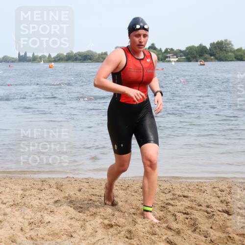 15.06.2025 - 27. Vierlanden-Triathlon Lena Gebhardt http://msf.ph/oto/8035483 15.06.2025 11:22:52 Schwimmen 894 meine-sportfotos.de