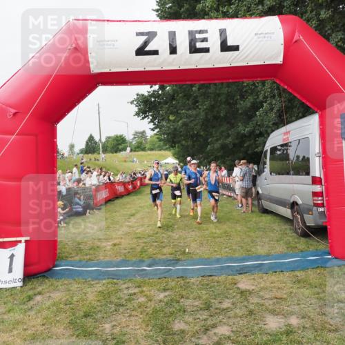 21.06.2025 - 27. Vierlanden-Triathlon MichiJ http://msf.ph/oto/8035494 15.06.2026 13:00:31 Ziel 94, 1044, 1046, 1047, 1048 meine-sportfotos.de