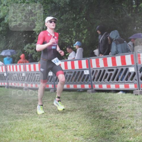 21.06.2025 - 27. Vierlanden-Triathlon KatJ http://msf.ph/oto/8035499 15.06.2025 13:51:47 Ziel 729, 1115, 1154 meine-sportfotos.de