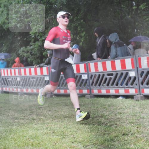 21.06.2025 - 27. Vierlanden-Triathlon KatJ http://msf.ph/oto/8035504 15.06.2025 13:51:47 Ziel 729, 1115, 1154 meine-sportfotos.de