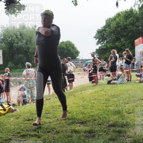15.06.2025 - 27. Vierlanden-Triathlon KatJ http://msf.ph/oto/8035505 15.06.2025 11:20:14 Schwimmen 806, 889, 930, 932, 940, 976 meine-sportfotos.de