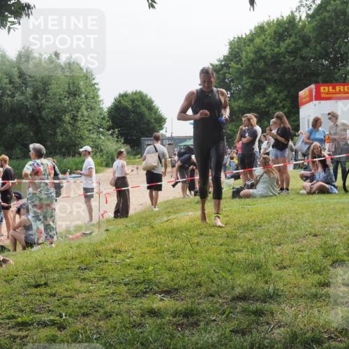 15.06.2025 - 27. Vierlanden-Triathlon KatJ http://msf.ph/oto/8035510 15.06.2025 11:20:16 Schwimmen 806, 880, 930, 940, 976 meine-sportfotos.de