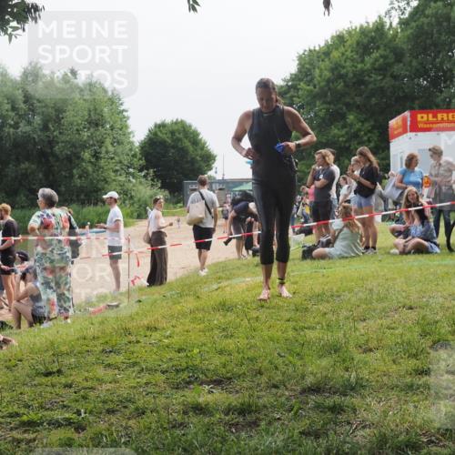 15.06.2025 - 27. Vierlanden-Triathlon KatJ http://msf.ph/oto/8035520 15.06.2025 11:20:17 Schwimmen 880, 930, 940, 976 meine-sportfotos.de