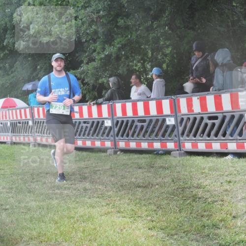 21.06.2025 - 27. Vierlanden-Triathlon KatJ http://msf.ph/oto/8035521 15.06.2025 13:51:54 Ziel 729, 1154 meine-sportfotos.de