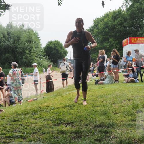 15.06.2025 - 27. Vierlanden-Triathlon KatJ http://msf.ph/oto/8035524 15.06.2025 11:20:17 Schwimmen 880, 930, 940, 976 meine-sportfotos.de