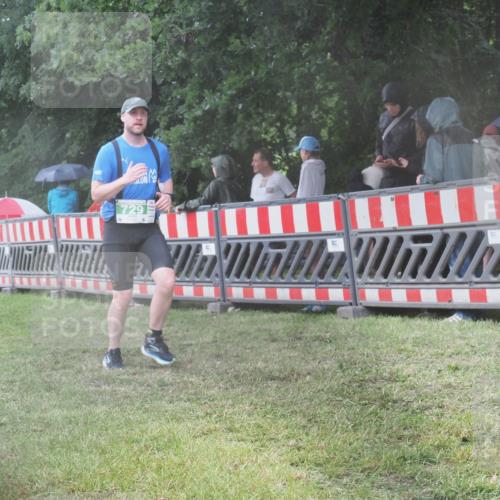21.06.2025 - 27. Vierlanden-Triathlon KatJ http://msf.ph/oto/8035526 15.06.2025 13:51:55 Ziel 729, 1154 meine-sportfotos.de