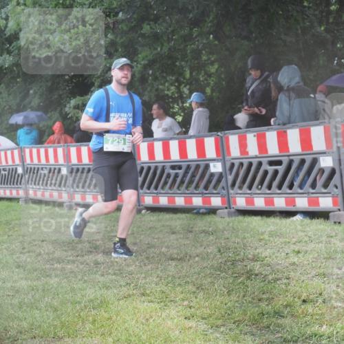 21.06.2025 - 27. Vierlanden-Triathlon KatJ http://msf.ph/oto/8035532 15.06.2025 13:51:55 Ziel 729, 1154 meine-sportfotos.de