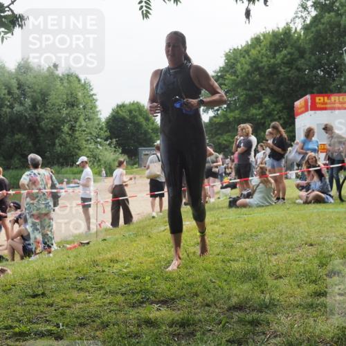 15.06.2025 - 27. Vierlanden-Triathlon KatJ http://msf.ph/oto/8035541 15.06.2025 11:20:17 Schwimmen 880, 930, 940, 976 meine-sportfotos.de