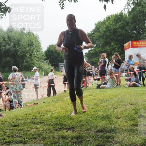 15.06.2025 - 27. Vierlanden-Triathlon KatJ http://msf.ph/oto/8035545 15.06.2025 11:20:18 Schwimmen 880, 926, 930, 940, 976 meine-sportfotos.de