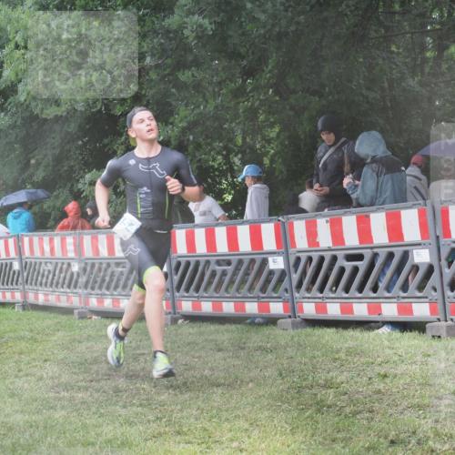 21.06.2025 - 27. Vierlanden-Triathlon KatJ http://msf.ph/oto/8035547 15.06.2025 13:51:57 Ziel 729, 1154 meine-sportfotos.de