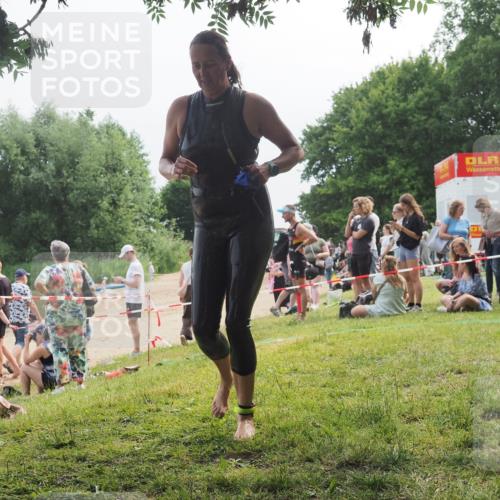 15.06.2025 - 27. Vierlanden-Triathlon KatJ http://msf.ph/oto/8035559 15.06.2025 11:20:18 Schwimmen 880, 926, 930, 940, 976 meine-sportfotos.de