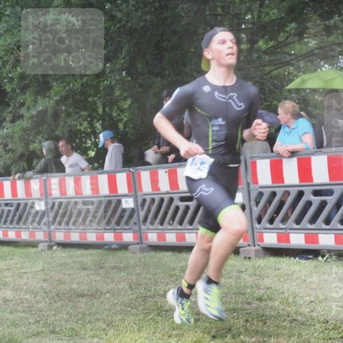 21.06.2025 - 27. Vierlanden-Triathlon KatJ http://msf.ph/oto/8035568 15.06.2025 13:51:58 Ziel 729, 1154 meine-sportfotos.de