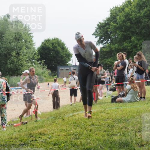 15.06.2025 - 27. Vierlanden-Triathlon KatJ http://msf.ph/oto/8035570 15.06.2025 11:20:24 Schwimmen 838, 880, 890, 926, 940 meine-sportfotos.de