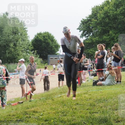 15.06.2025 - 27. Vierlanden-Triathlon KatJ http://msf.ph/oto/8035578 15.06.2025 11:20:24 Schwimmen 838, 880, 890, 926, 940 meine-sportfotos.de