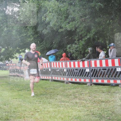 21.06.2025 - 27. Vierlanden-Triathlon KatJ http://msf.ph/oto/8035585 15.06.2025 13:52:12 Ziel 23, 1112, 1117, 1163 meine-sportfotos.de