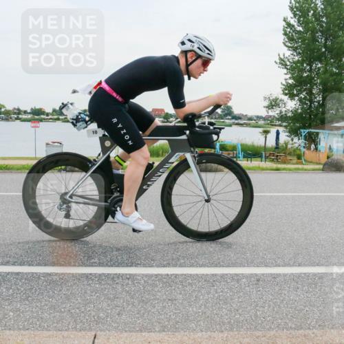 15.06.2025 - 27. Vierlanden-Triathlon H.Heesch http://msf.ph/oto/8035588 15.06.2025 10:45:23 Radfahren 10, 148, 349, 395, 413 meine-sportfotos.de