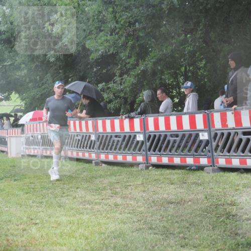 21.06.2025 - 27. Vierlanden-Triathlon KatJ http://msf.ph/oto/8035599 15.06.2025 13:52:16 Ziel 23, 1117, 1163 meine-sportfotos.de