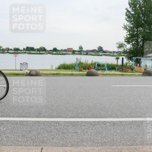 15.06.2025 - 27. Vierlanden-Triathlon H.Heesch http://msf.ph/oto/8035601 15.06.2025 10:45:27 Radfahren 10, 183, 252, 321, 349, 395, 413, 442 meine-sportfotos.de