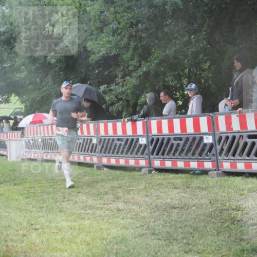 21.06.2025 - 27. Vierlanden-Triathlon KatJ http://msf.ph/oto/8035602 15.06.2025 13:52:16 Ziel 23, 1117, 1163 meine-sportfotos.de
