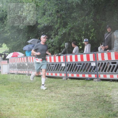 21.06.2025 - 27. Vierlanden-Triathlon KatJ http://msf.ph/oto/8035610 15.06.2025 13:52:17 Ziel 23, 776, 1117, 1163 meine-sportfotos.de