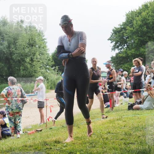 15.06.2025 - 27. Vierlanden-Triathlon KatJ http://msf.ph/oto/8035611 15.06.2025 11:20:25 Schwimmen 838, 880, 890, 926 meine-sportfotos.de