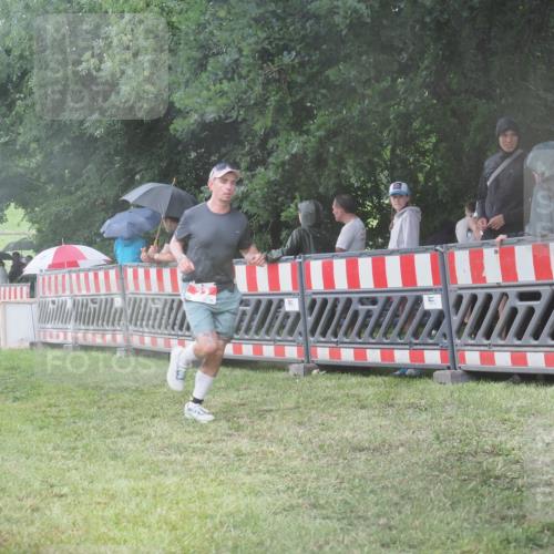 21.06.2025 - 27. Vierlanden-Triathlon KatJ http://msf.ph/oto/8035615 15.06.2025 13:52:17 Ziel 23, 776, 1117, 1163 meine-sportfotos.de