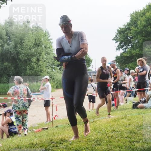 15.06.2025 - 27. Vierlanden-Triathlon KatJ http://msf.ph/oto/8035616 15.06.2025 11:20:25 Schwimmen 838, 880, 890, 926 meine-sportfotos.de