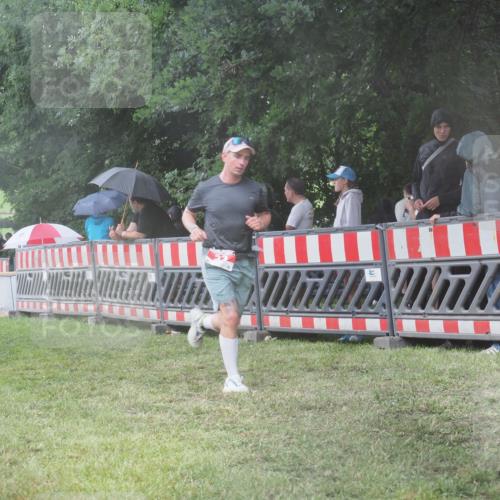 21.06.2025 - 27. Vierlanden-Triathlon KatJ http://msf.ph/oto/8035617 15.06.2025 13:52:17 Ziel 23, 776, 1117, 1163 meine-sportfotos.de