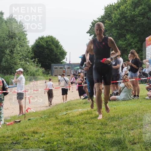 15.06.2025 - 27. Vierlanden-Triathlon KatJ http://msf.ph/oto/8035623 15.06.2025 11:20:27 Schwimmen 838, 880, 890, 926 meine-sportfotos.de