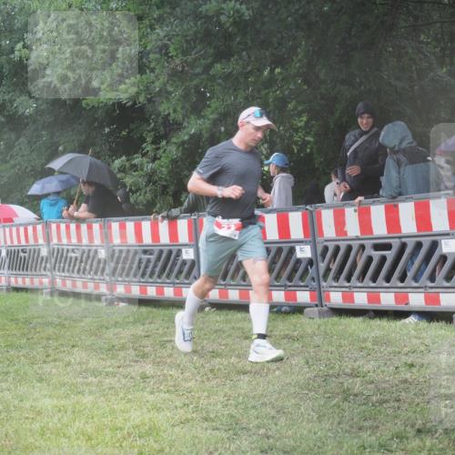 21.06.2025 - 27. Vierlanden-Triathlon KatJ http://msf.ph/oto/8035624 15.06.2025 13:52:17 Ziel 23, 776, 1117, 1163 meine-sportfotos.de