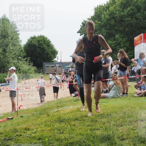 15.06.2025 - 27. Vierlanden-Triathlon KatJ http://msf.ph/oto/8035628 15.06.2025 11:20:27 Schwimmen 838, 880, 890, 926 meine-sportfotos.de