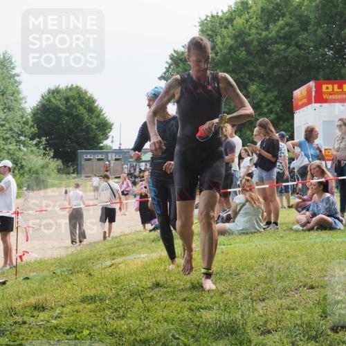 15.06.2025 - 27. Vierlanden-Triathlon KatJ http://msf.ph/oto/8035636 15.06.2025 11:20:27 Schwimmen 838, 880, 890, 926 meine-sportfotos.de