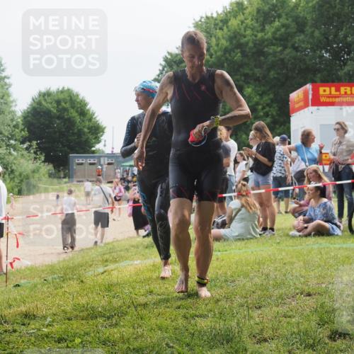 15.06.2025 - 27. Vierlanden-Triathlon KatJ http://msf.ph/oto/8035640 15.06.2025 11:20:27 Schwimmen 838, 880, 890, 926 meine-sportfotos.de