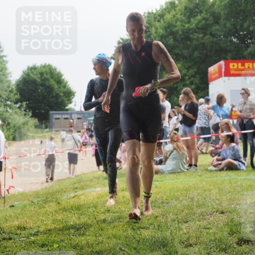 15.06.2025 - 27. Vierlanden-Triathlon KatJ http://msf.ph/oto/8035648 15.06.2025 11:20:28 Schwimmen 838, 880, 890, 926 meine-sportfotos.de