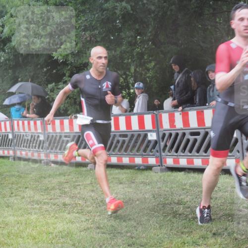 21.06.2025 - 27. Vierlanden-Triathlon KatJ http://msf.ph/oto/8035655 15.06.2025 13:52:21 Ziel 776, 1163 meine-sportfotos.de