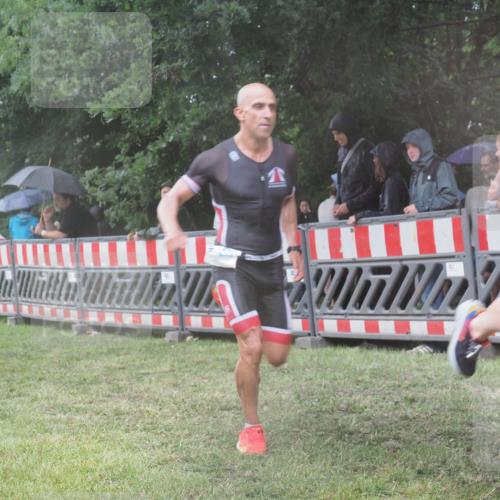 21.06.2025 - 27. Vierlanden-Triathlon KatJ http://msf.ph/oto/8035658 15.06.2025 13:52:21 Ziel 776, 1163 meine-sportfotos.de