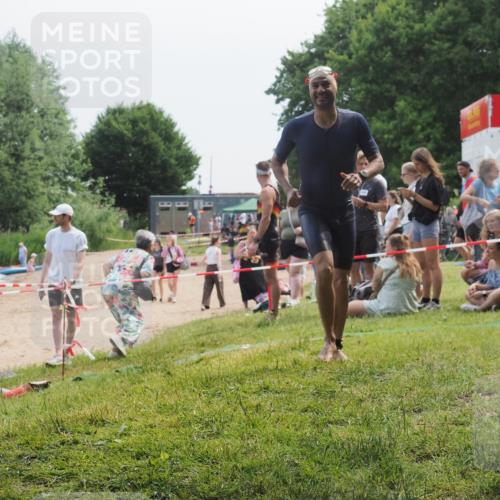 15.06.2025 - 27. Vierlanden-Triathlon KatJ http://msf.ph/oto/8035659 15.06.2025 11:20:33 Schwimmen 838, 890, 926, 969 meine-sportfotos.de
