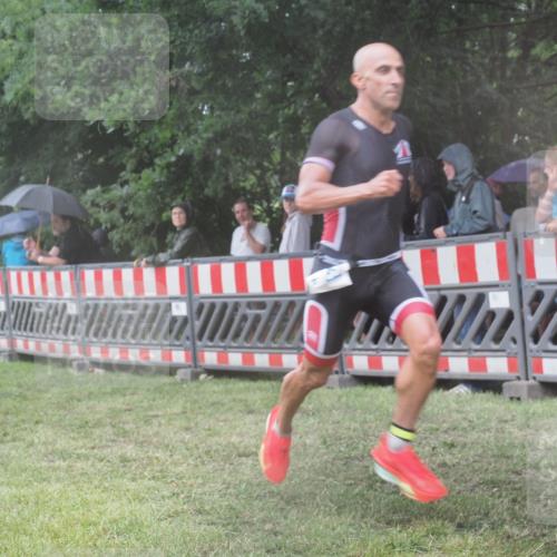 21.06.2025 - 27. Vierlanden-Triathlon KatJ http://msf.ph/oto/8035662 15.06.2025 13:52:21 Ziel 776, 1163 meine-sportfotos.de