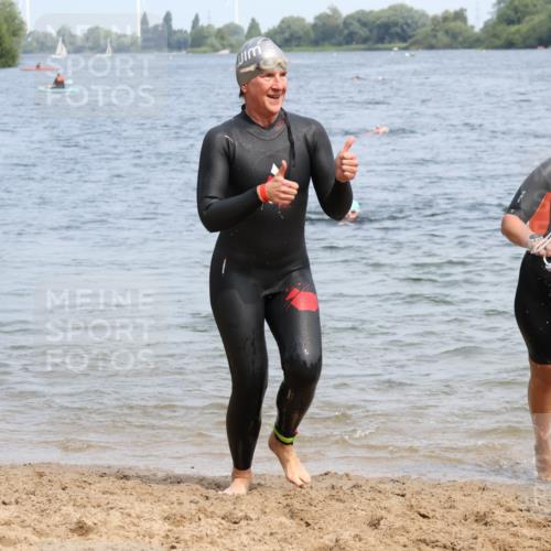 15.06.2025 - 27. Vierlanden-Triathlon Lena Gebhardt http://msf.ph/oto/8035666 15.06.2025 11:23:52 Schwimmen 903, 955, 956, 959 meine-sportfotos.de
