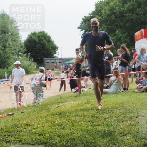 15.06.2025 - 27. Vierlanden-Triathlon KatJ http://msf.ph/oto/8035667 15.06.2025 11:20:33 Schwimmen 838, 890, 926, 969 meine-sportfotos.de