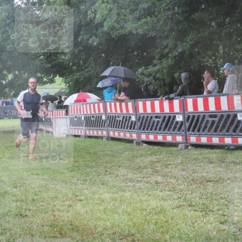 21.06.2025 - 27. Vierlanden-Triathlon KatJ http://msf.ph/oto/8035669 15.06.2025 13:52:25 Ziel 776 meine-sportfotos.de