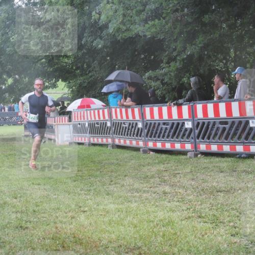 21.06.2025 - 27. Vierlanden-Triathlon KatJ http://msf.ph/oto/8035674 15.06.2025 13:52:25 Ziel 776 meine-sportfotos.de