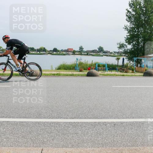 21.06.2025 - 27. Vierlanden-Triathlon H.Heesch http://msf.ph/oto/8035677 15.06.2025 11:44:48 Radfahren 868 meine-sportfotos.de