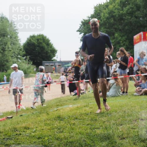 15.06.2025 - 27. Vierlanden-Triathlon KatJ http://msf.ph/oto/8035678 15.06.2025 11:20:33 Schwimmen 838, 890, 926, 969 meine-sportfotos.de